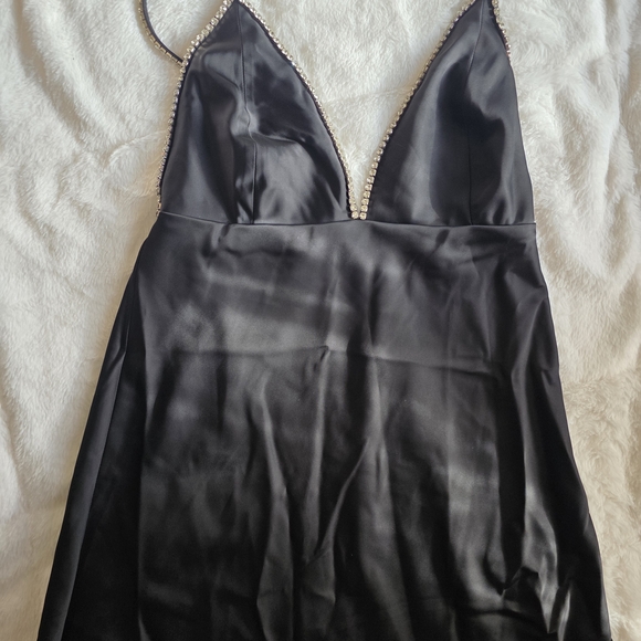 Elegant Black Satin HOUSE OF HARLOW DRESS with Crystal Size 6 - Picture 3 of 14